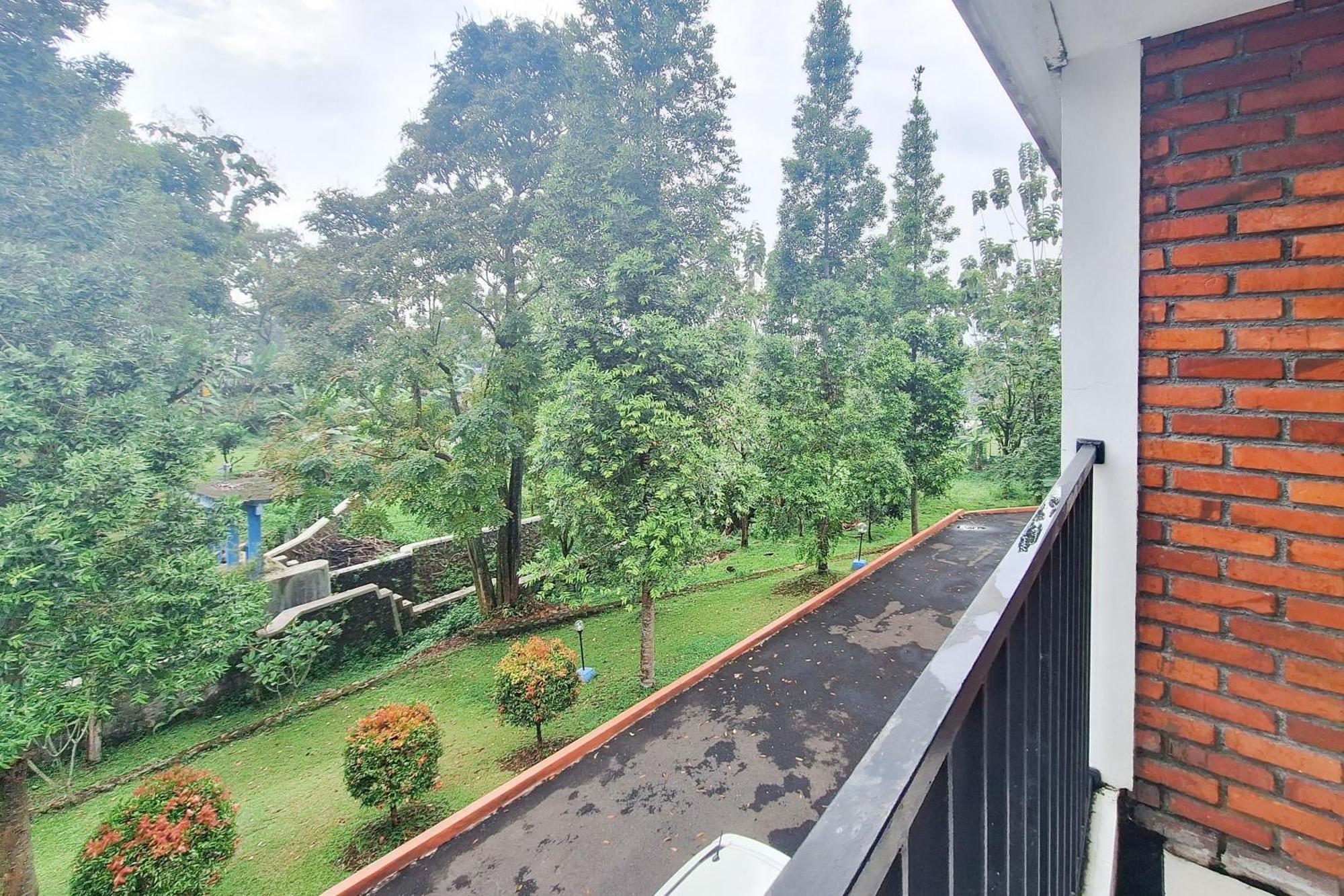 Reddoorz Resort At Tridaya Cisarua Puncak Екстериор снимка