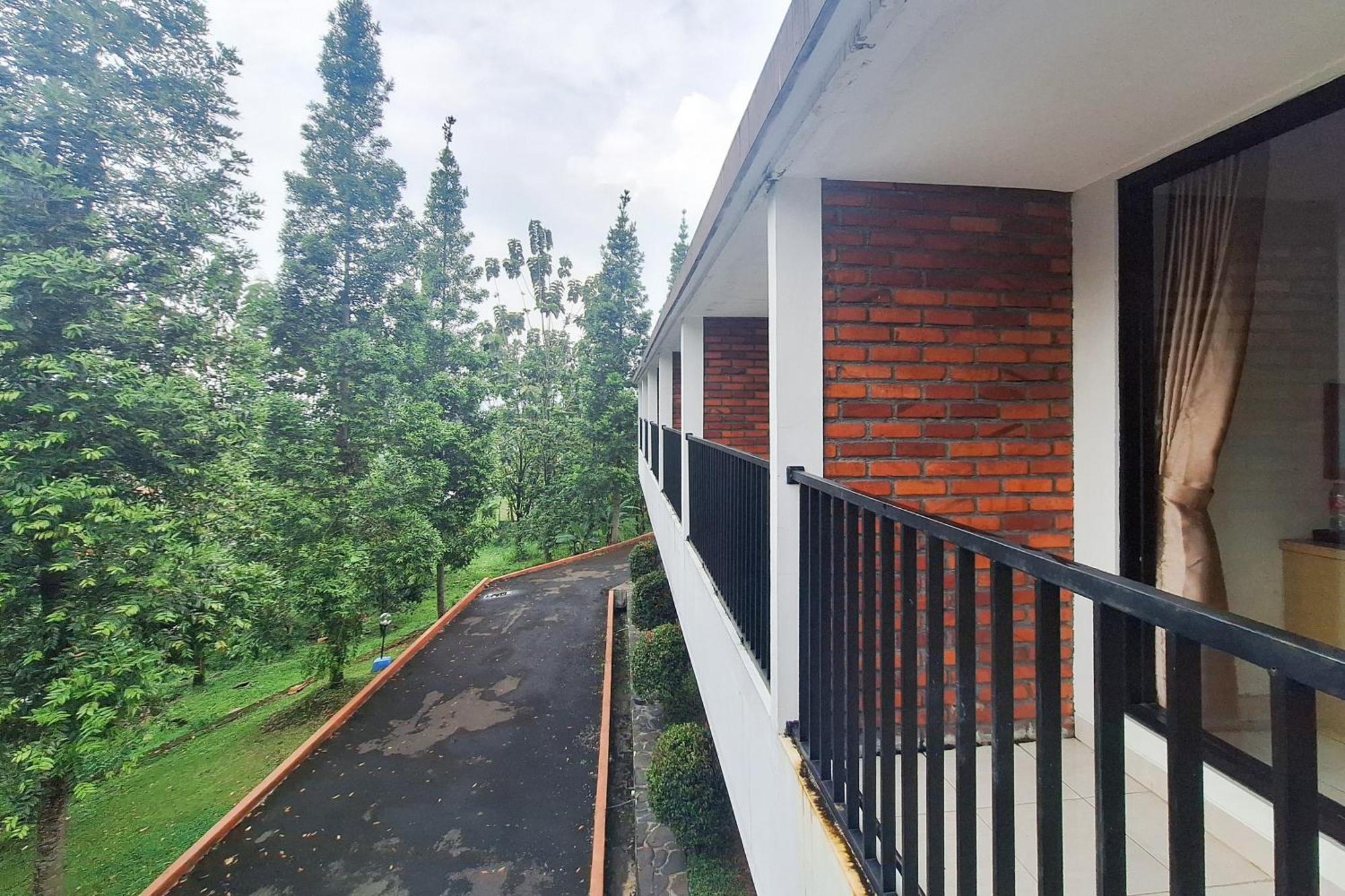 Reddoorz Resort At Tridaya Cisarua Puncak Екстериор снимка