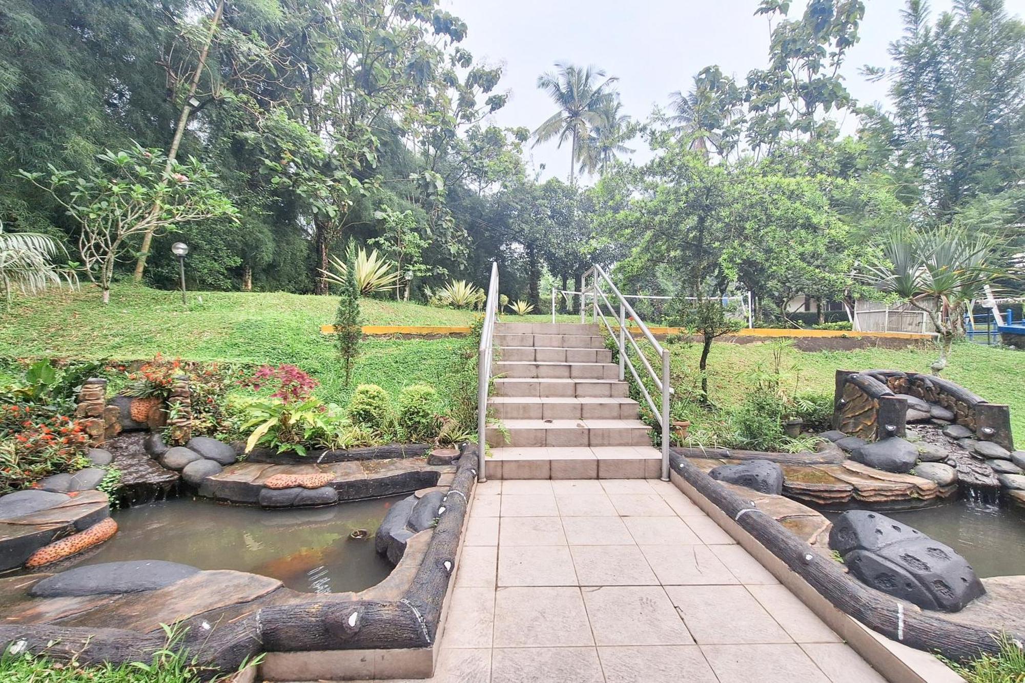 Reddoorz Resort At Tridaya Cisarua Puncak Екстериор снимка