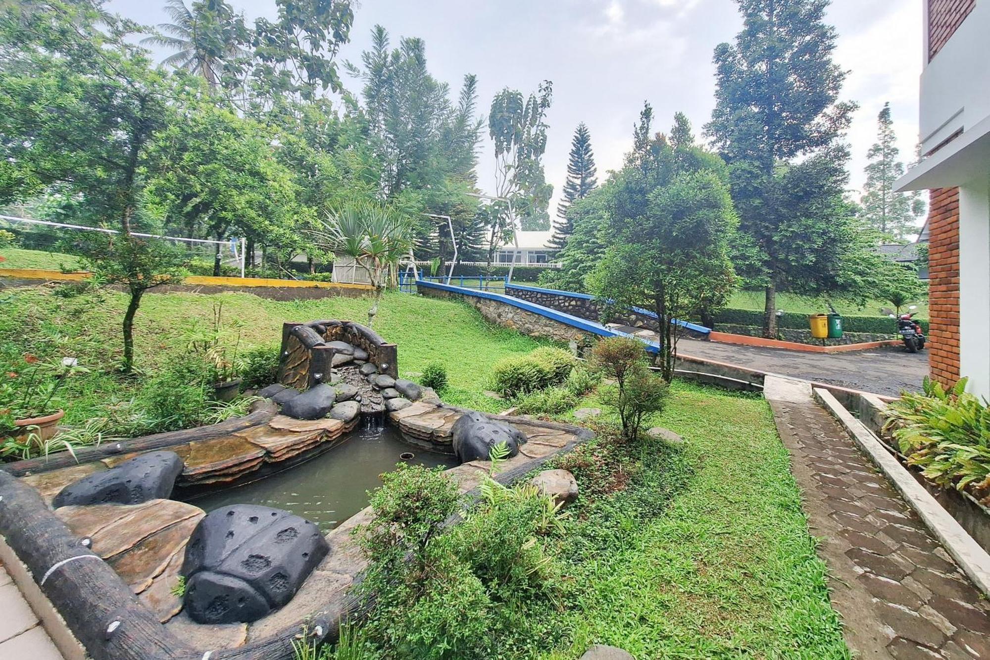 Reddoorz Resort At Tridaya Cisarua Puncak Екстериор снимка